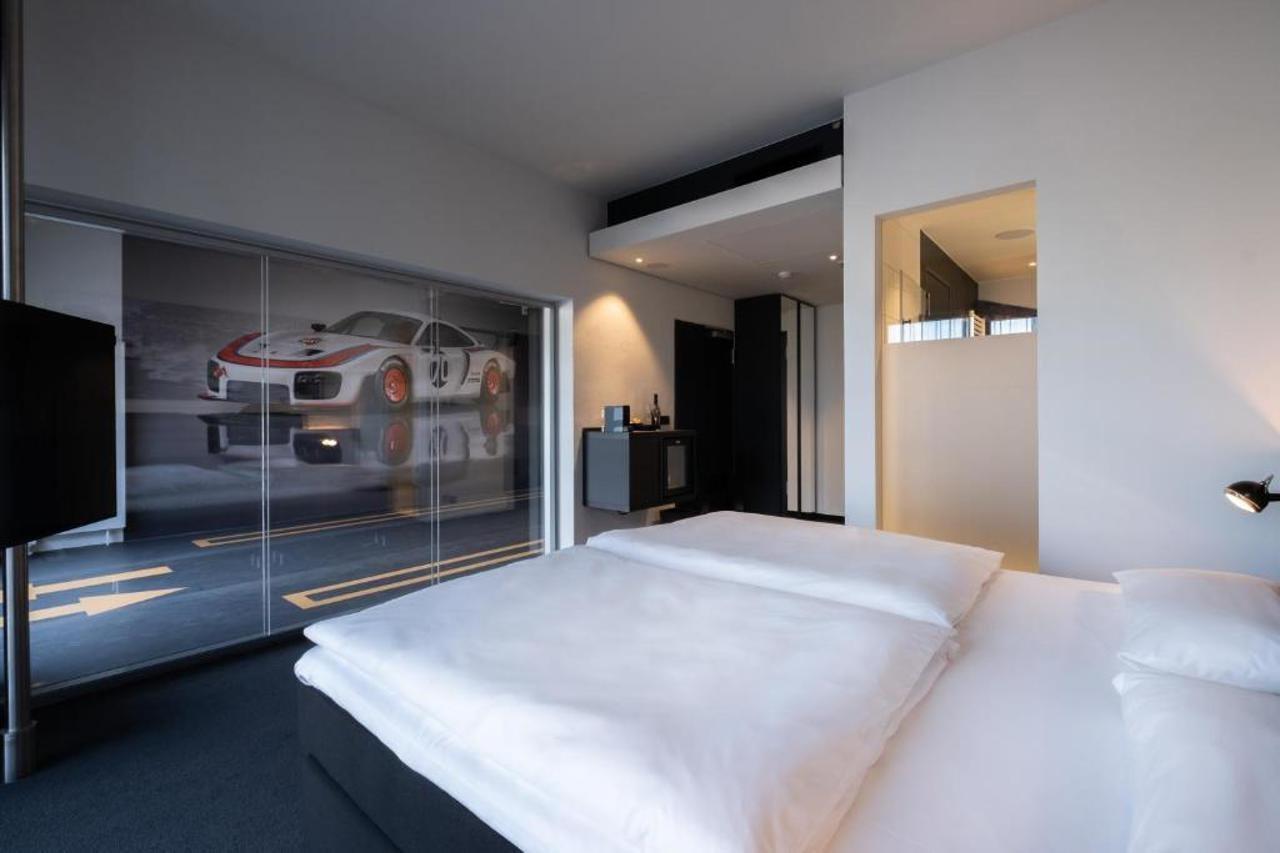 V8 Hotel Koeln At Motorworld Экстерьер фото