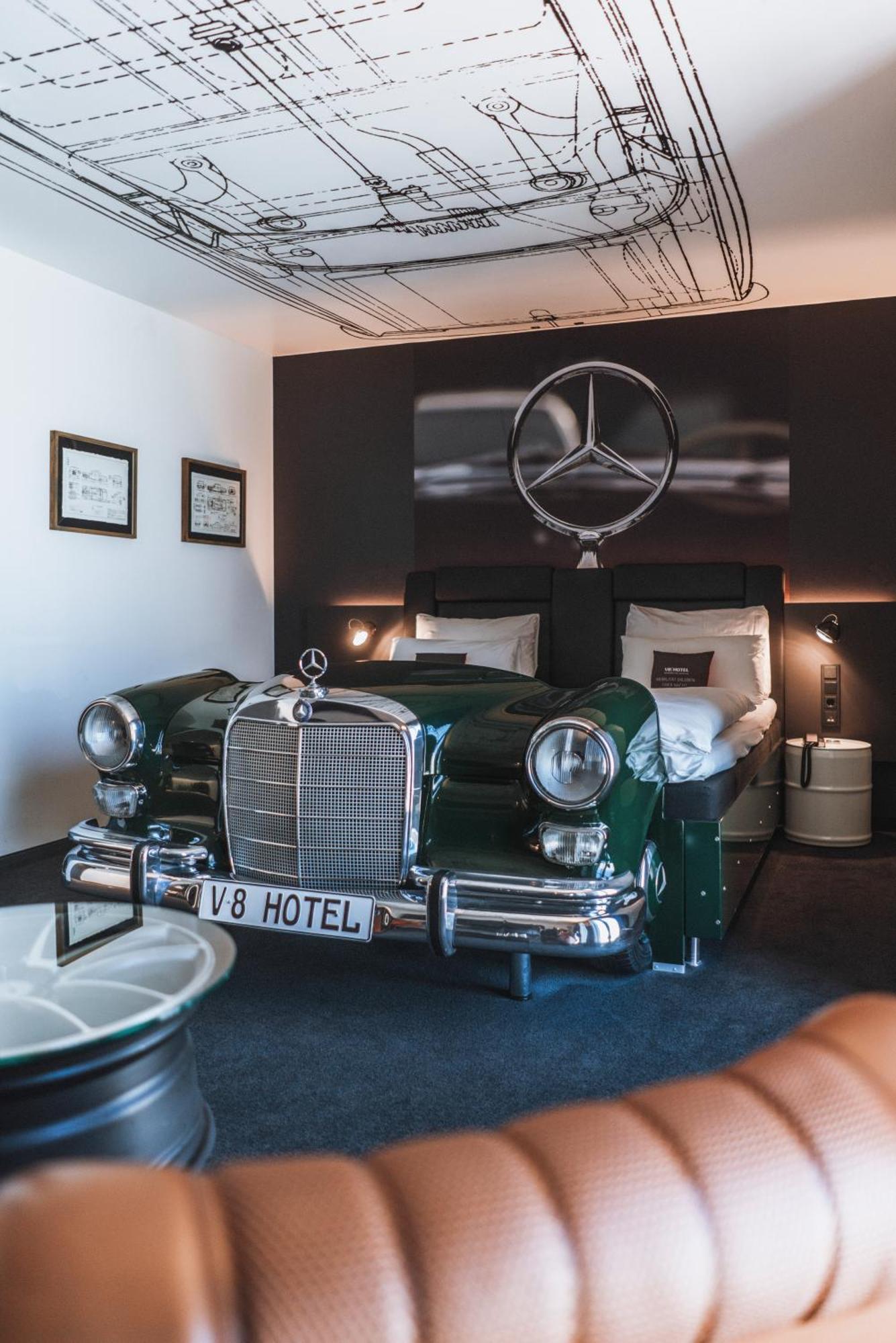 V8 Hotel Koeln At Motorworld Экстерьер фото