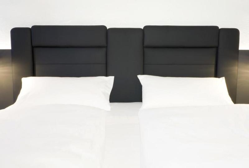 V8 Hotel Koeln At Motorworld Экстерьер фото