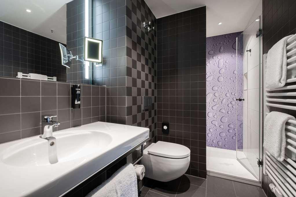 V8 Hotel Koeln At Motorworld Номер фото