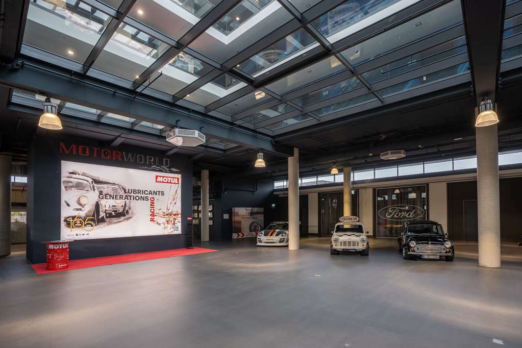 V8 Hotel Koeln At Motorworld Интерьер фото