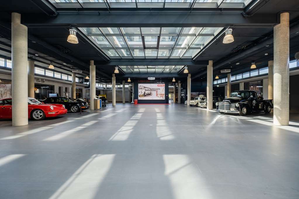 V8 Hotel Koeln At Motorworld Интерьер фото