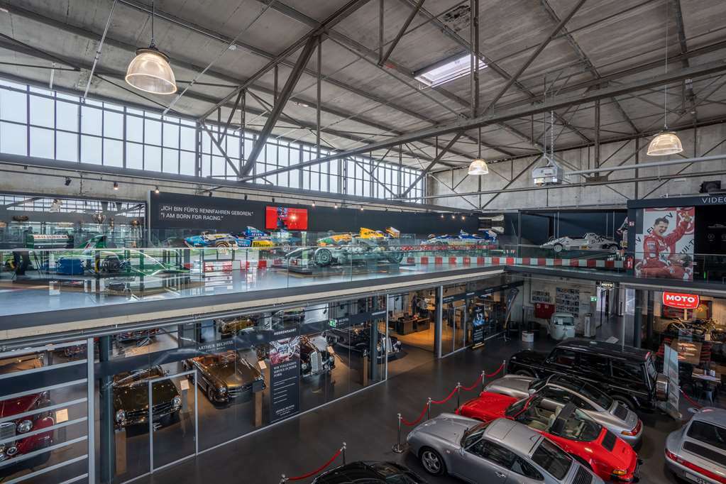 V8 Hotel Koeln At Motorworld Интерьер фото