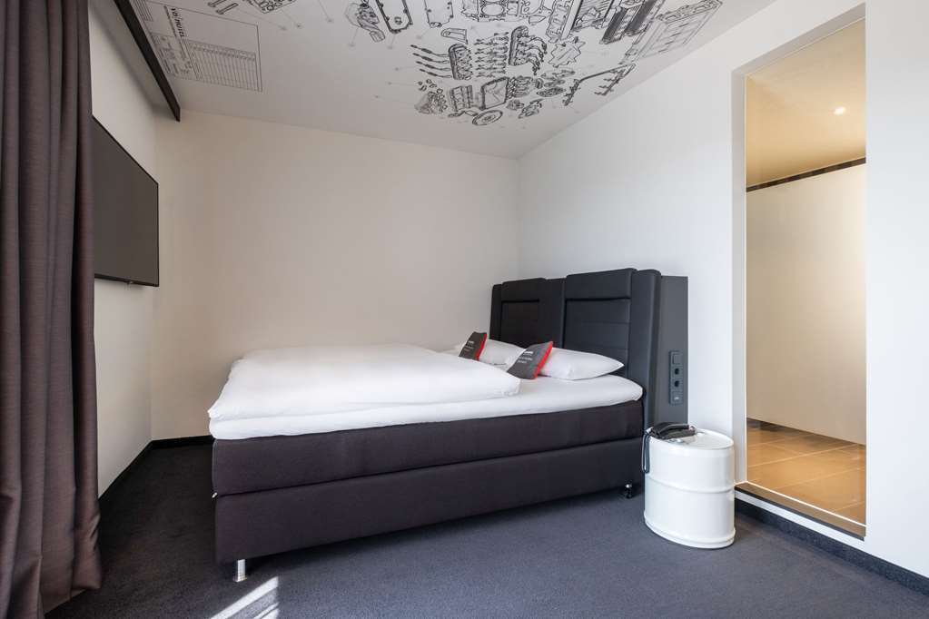 V8 Hotel Koeln At Motorworld Номер фото