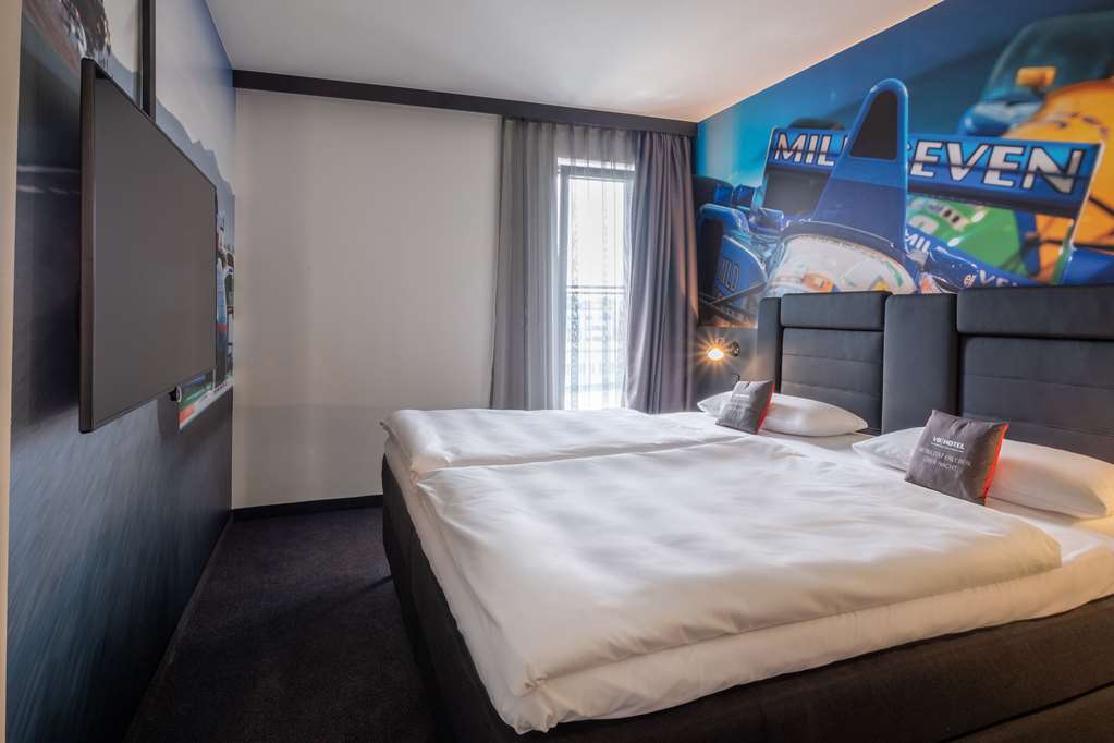 V8 Hotel Koeln At Motorworld Номер фото