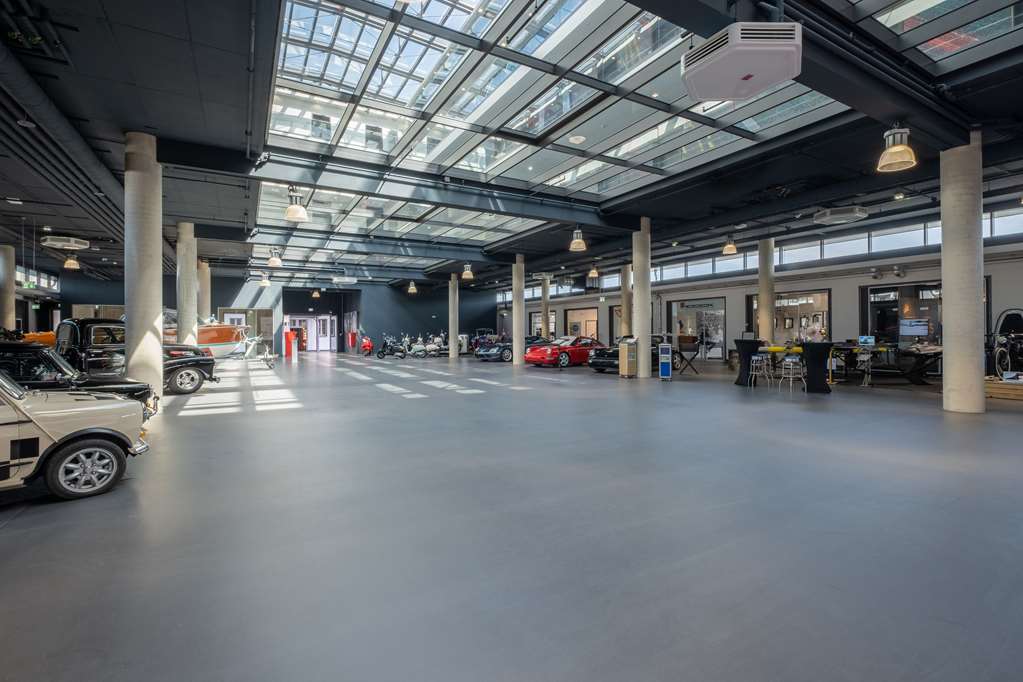 V8 Hotel Koeln At Motorworld Интерьер фото